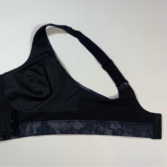 Medium Lolë black grey pattern sports bra - Picture 10 of 10